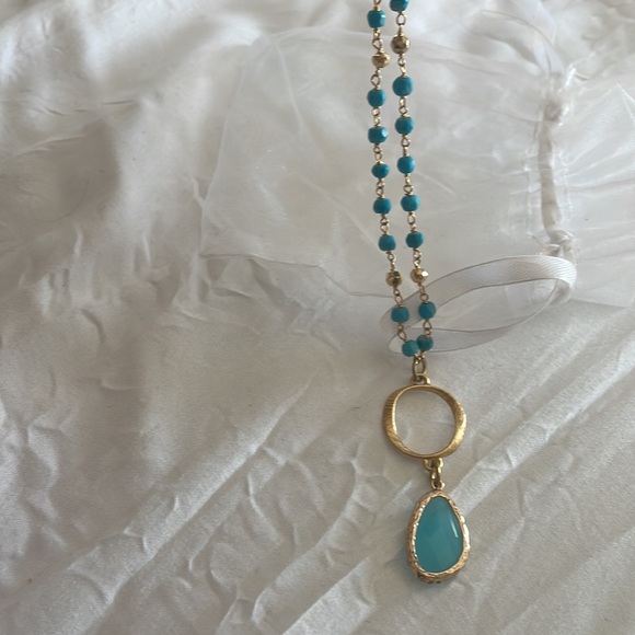 Turquoise/Blue & Gold Necklace with an turquoise blue stone. “New”. Never worn! - Picture 3 of 4